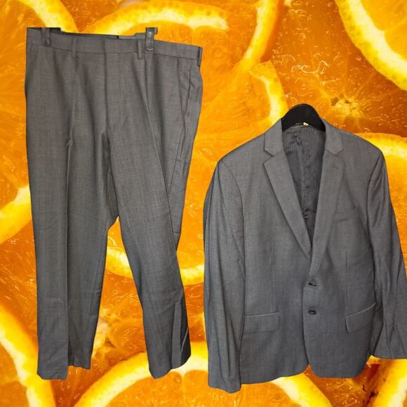 Calvin Klein Slim Fit Gray 2 Button Suit 100% Wool Size Blazer 42S‎ Pants 34x26 - Picture 1 of 7